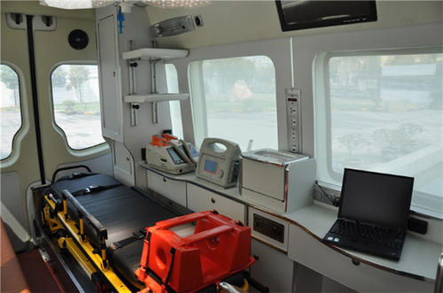 镇赉县救护车内部